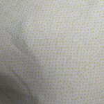 Écru w żółte kropeczki