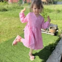 sukienka-dziewczeca-z-wiskozy-i-falbanami-klara-01 Sukienka dziewczęca z wiskozy i falbanami KLARA